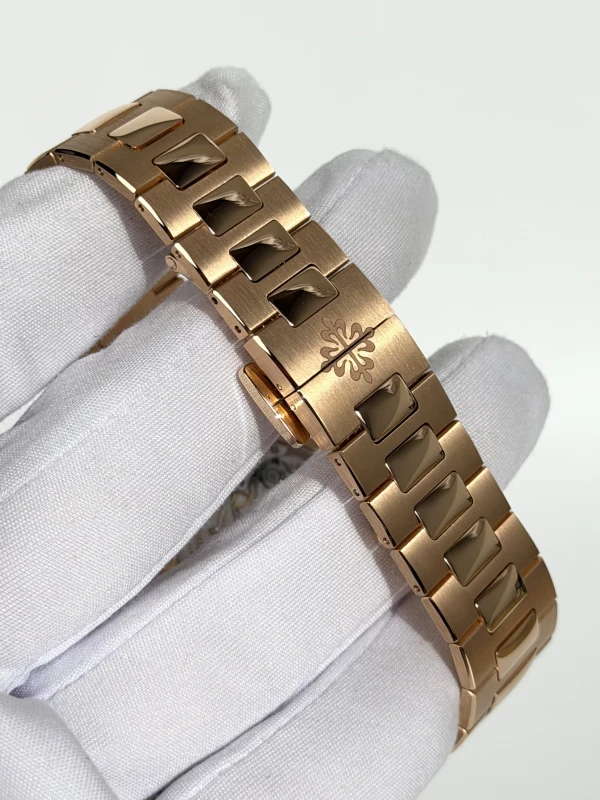 Patek Philippe NAUTILUS 5712/1R-001 4