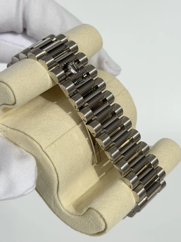 Rolex 40 White Gold 228239-0076 4