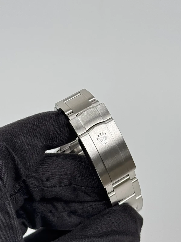 Rolex Perpetual 36 126000-0008 7