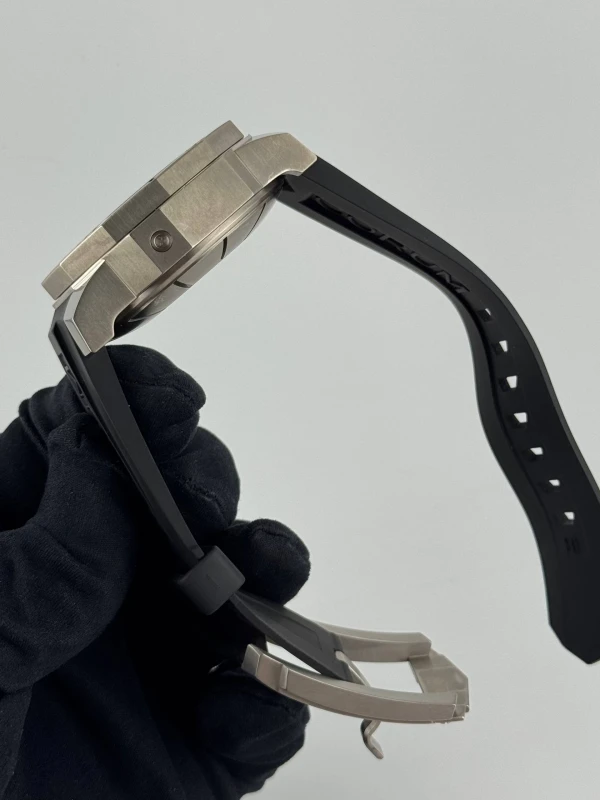 Corum Deep Hull 48 947.950.04/0371 AN12 3