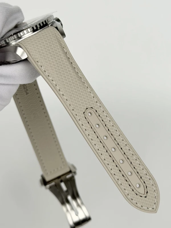 Omega 215.32.44.21.09.001 5