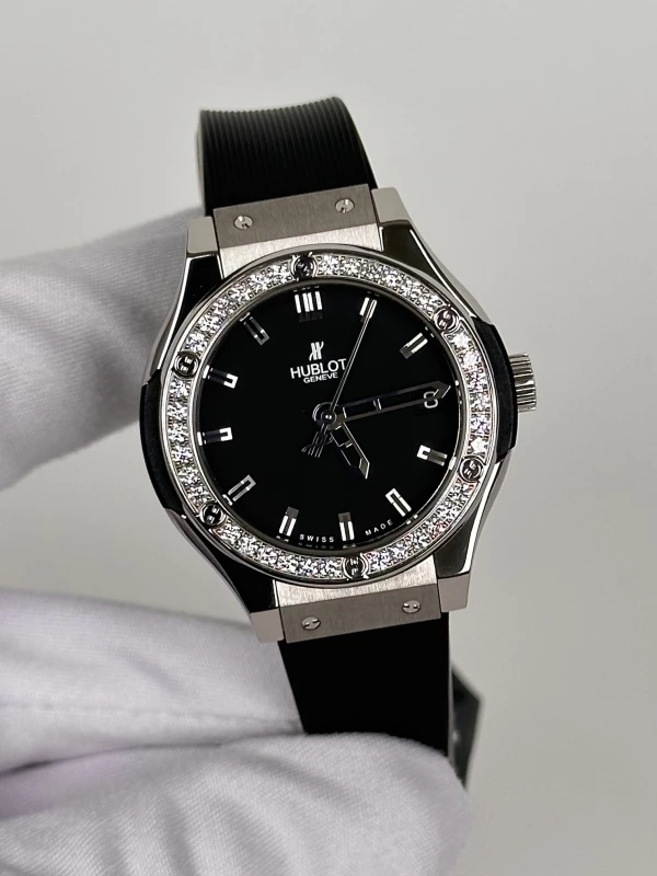 Hublot 33 MM Quartz Titanium 581.NX.1170.RX.1104 3