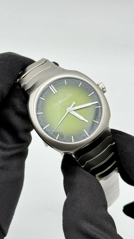H. Moser & Cie Streamliner Centre Seconds Green 6200-1200 5