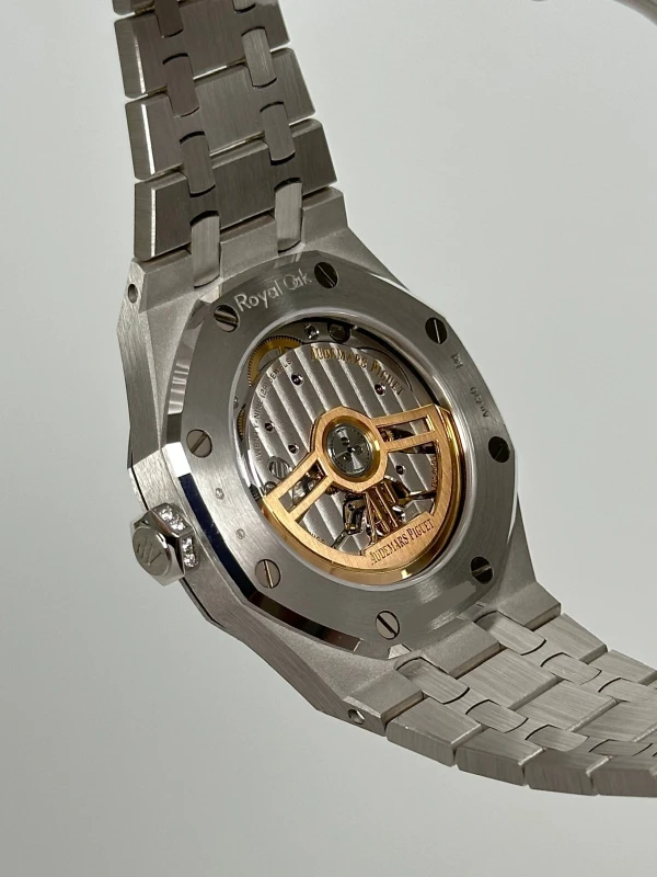 Audemars Piguet 15552BC.ZZ.1358BC.01 8