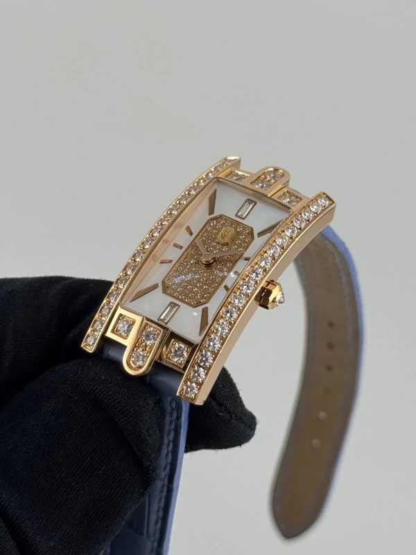 Harry Winston 330/LQRL.MD01/D3.1 7