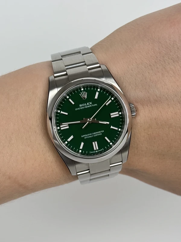 Rolex Perpetual 36 126000-0005 7