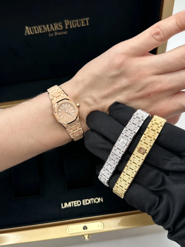 Audemars Piguet MINI FROSTED LIMITED SET 67630OR.GG.1312OR.01-B 3