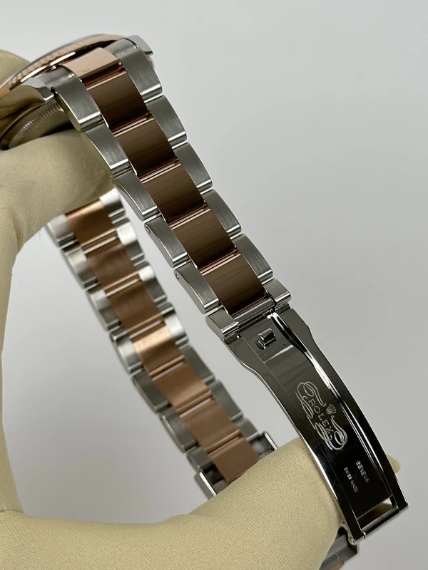Rolex 36 MM, OYSTERSTEEL AND EVEROSE GOLD 126231-0018 6