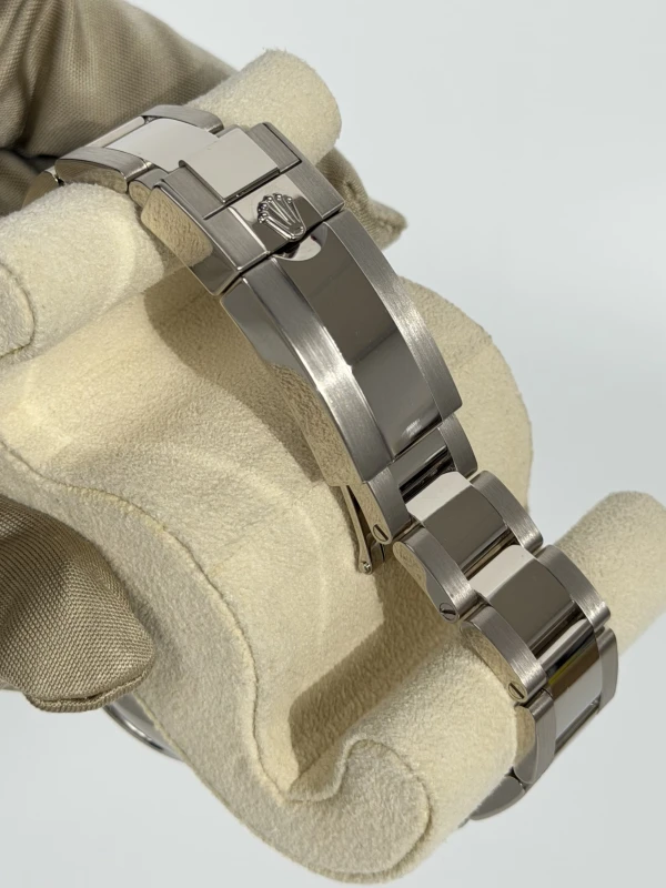 Rolex Cosmograph 40mm White Gold 126509-0002 4