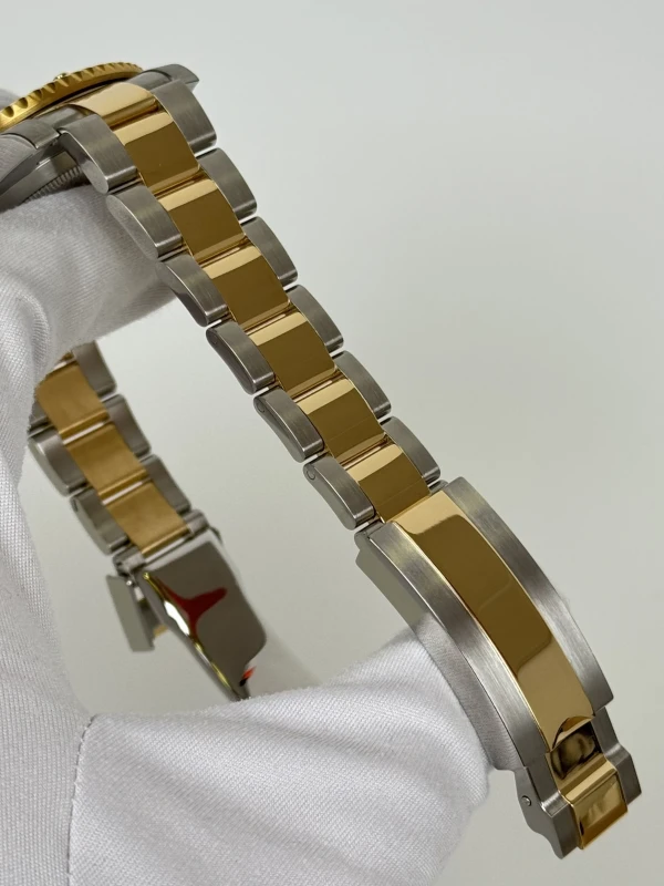 Rolex 40mm Steel and Yellow Gold 116613LN-0001 3