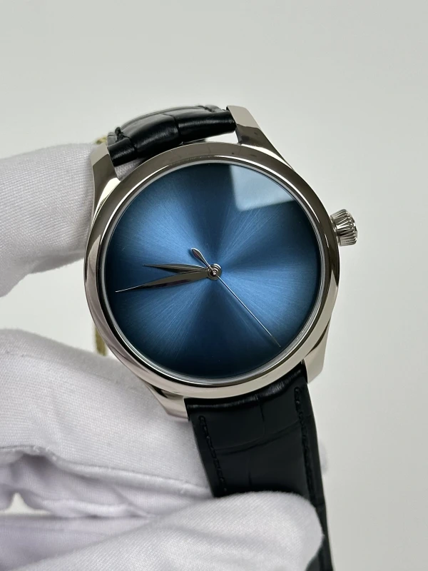 H. Moser & Cie Centre Seconds 1200-0215 3