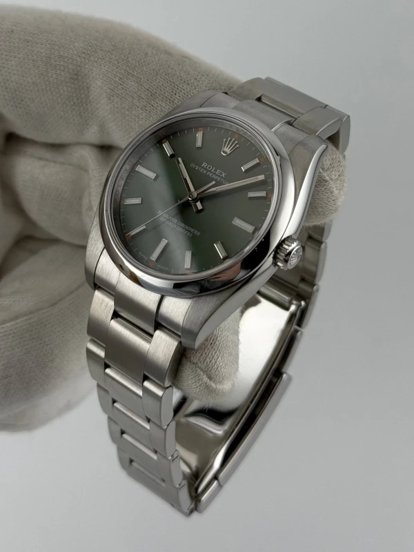 Rolex 34 mm Steel 114200 green 4