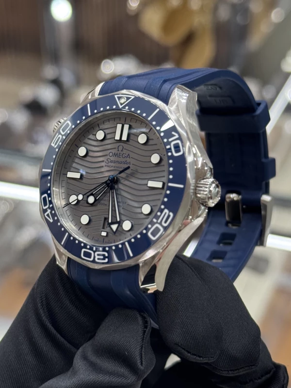 Omega Diver 300M Omega Co‑Axial Master Chronometer 42 mm 210.32.42.20.06.001 3