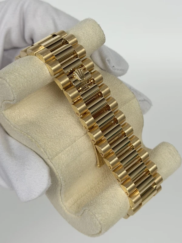 Rolex 40 mm Yellow Gold 228238-0006 4