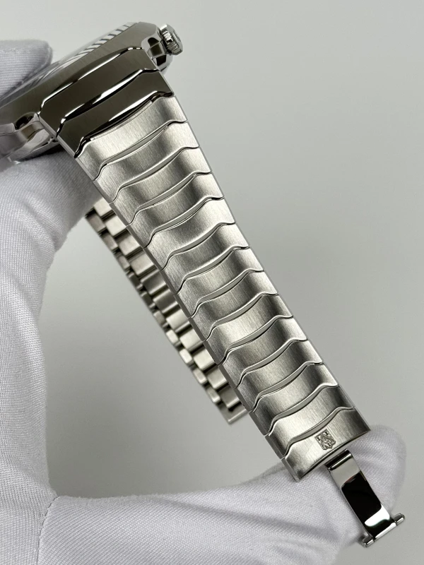 H. Moser & Cie Streamliner Flyback Chronograph 6907-1200 6