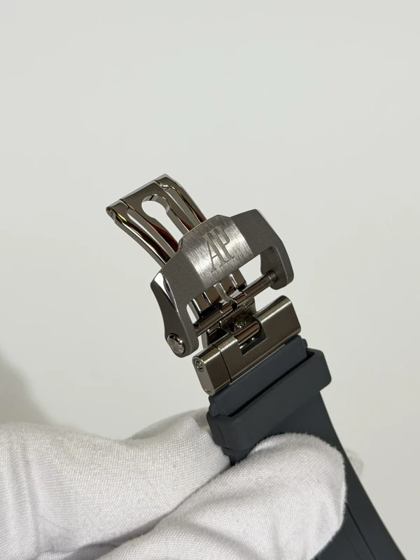 Audemars Piguet Selfwinding Tourbillon Chronograph 26622TI.GG.D002CA.01 6