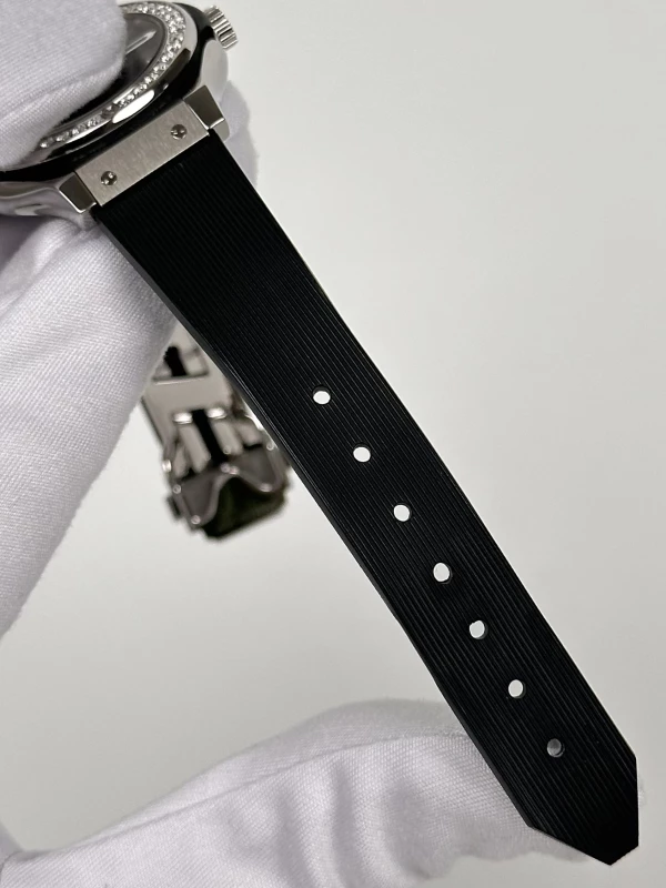 Hublot 33 MM Quartz Titanium 581.NX.1170.RX.1104 7