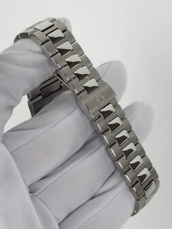 Patek Philippe 5711/1 5711/1A-010 4