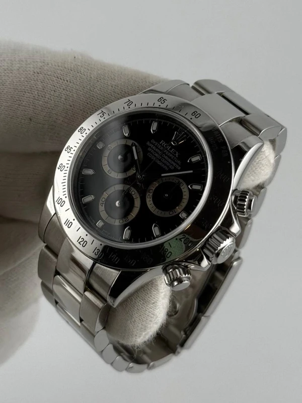 Rolex Cosmograph 40mm Steel 116520 4