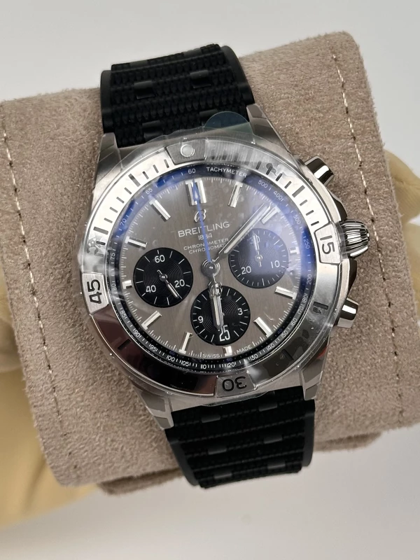 Breitling CHRONOMAT B01 42 EB0134101M1S1 3