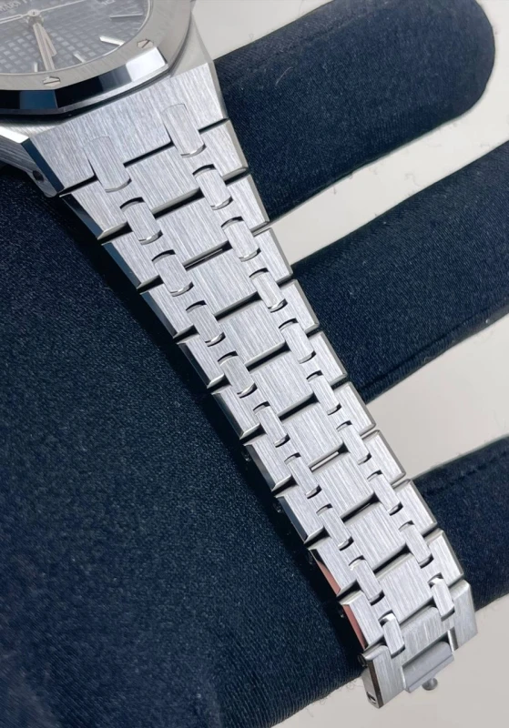 Audemars Piguet Royal Oak Selfwinding 37 mm 15550ST.OO.1356ST.07 7