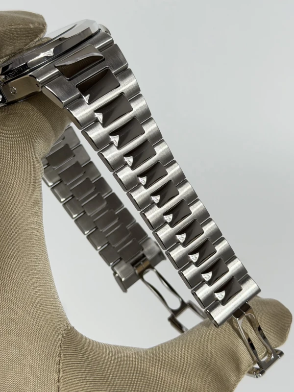 Patek Philippe Nautilus Annual Calendar 5726/1A-001 5