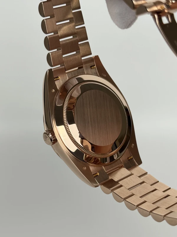 Rolex 40 mm Everose Gold  228235-0002 4