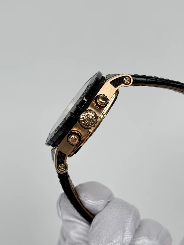 Roger Dubuis Chronograph DBSE0283 6