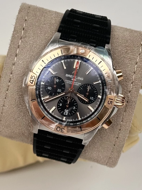 Breitling B01 42 UB0134101B1S1 4