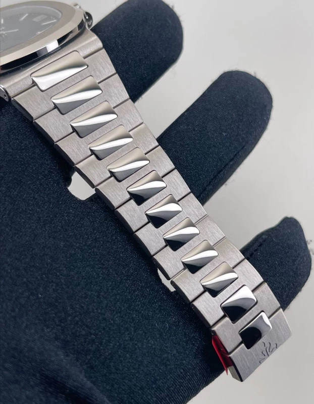 Patek Philippe NAUTILUS 5811/1G-001 6