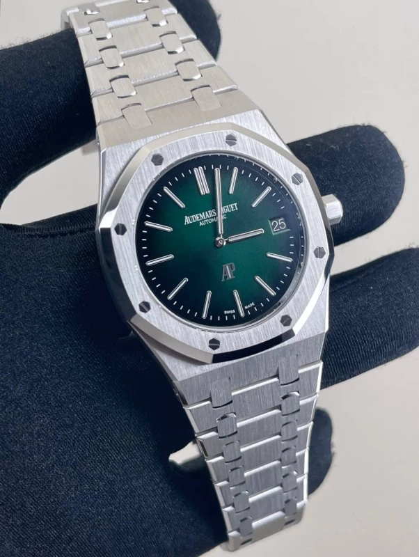 Audemars Piguet Extra-Thin Royal Oak 'Jumbo' 15202PT.OO.1240PT.01 3