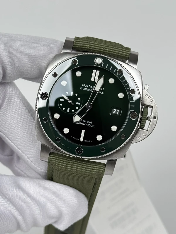 Panerai QuarantaQuattro Verde Smeraldo PAM01287 4