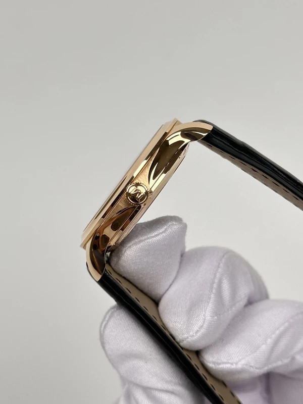 H. Moser & Cie Endeavour 6