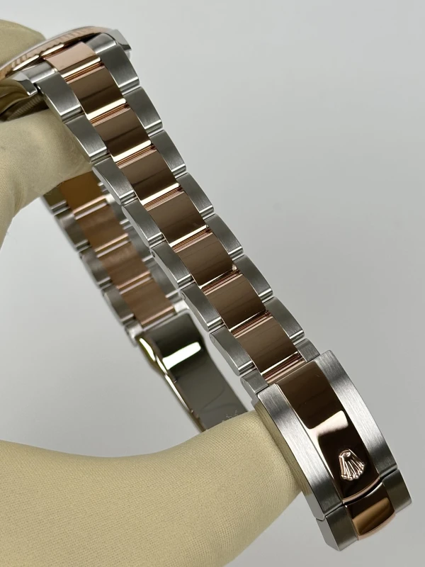 Rolex 36 MM, OYSTERSTEEL AND EVEROSE GOLD 126231-0018 5