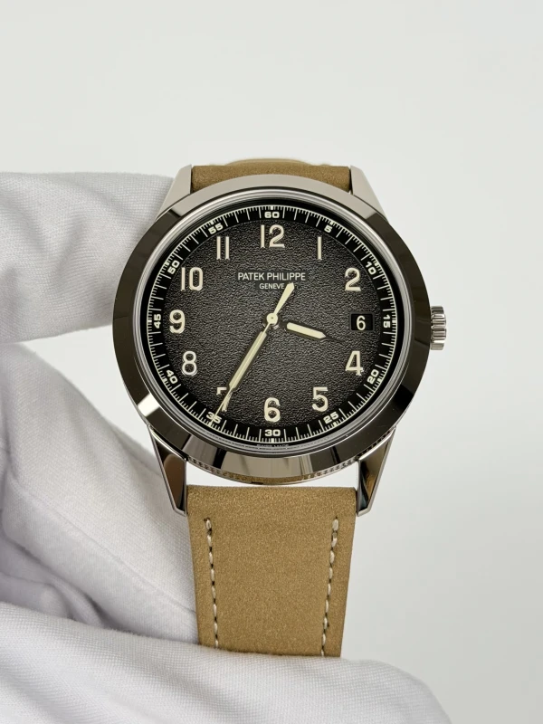 Patek Philippe Calatrava 5226G-001 2
