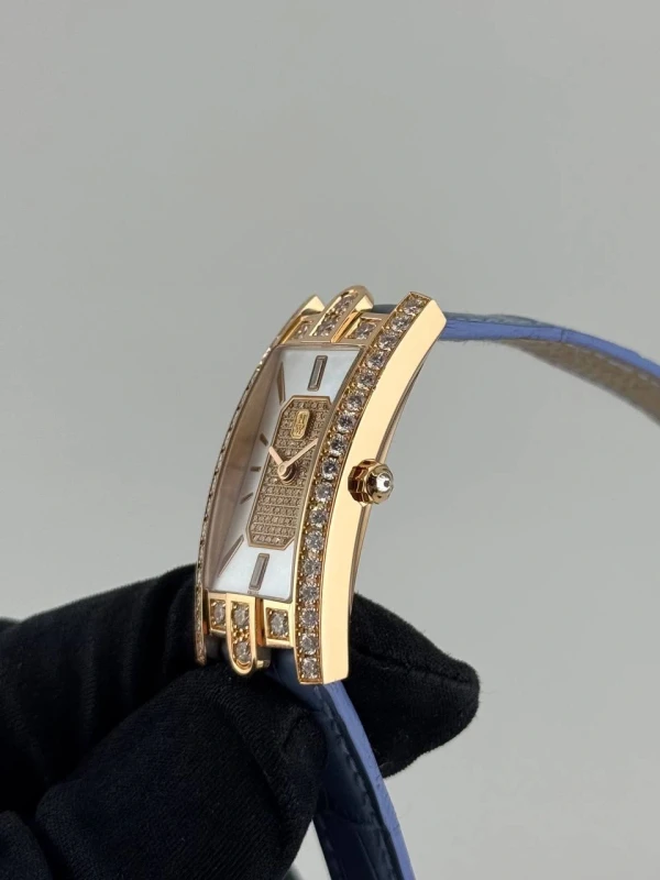 Harry Winston 330/LQRL.MD01/D3.1 6