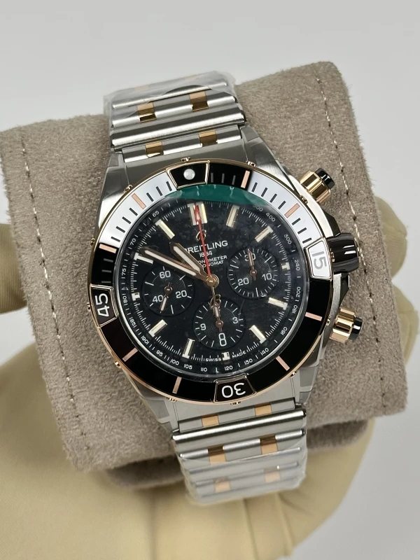 Breitling SUPER CHRONOMAT B01 44 UB0136251B1U1 3
