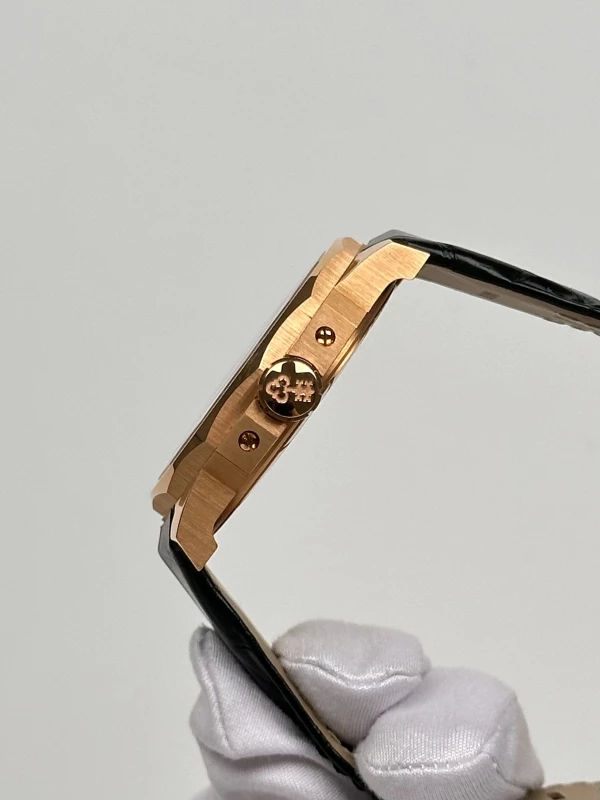 Corum Challenger GMT 44 383.330.55/0081 AA12 6