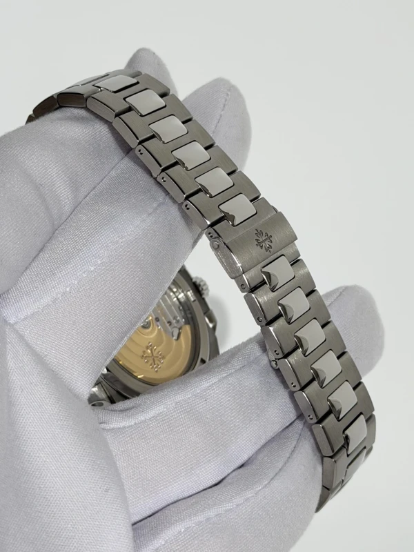 Patek Philippe Nautilus Stainless Steel 5711/1a-011 4