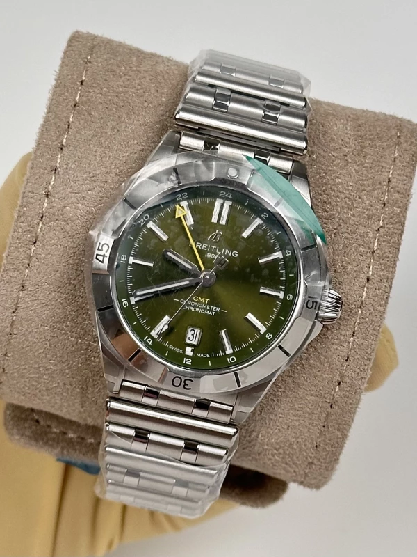 Breitling AUTOMATIC GMT 40 A32398A11L1A1 4