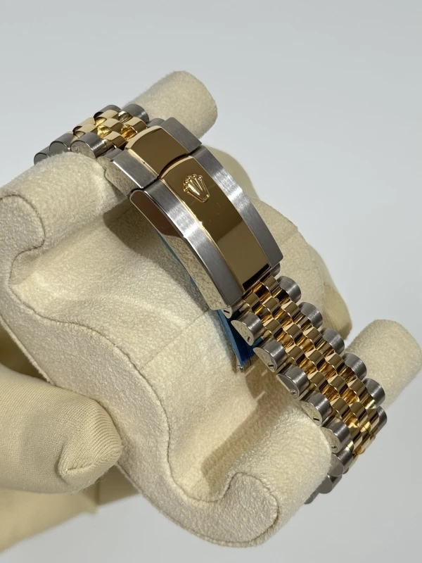 Rolex 41 mm, steel and yellow gold 126333-0002 4