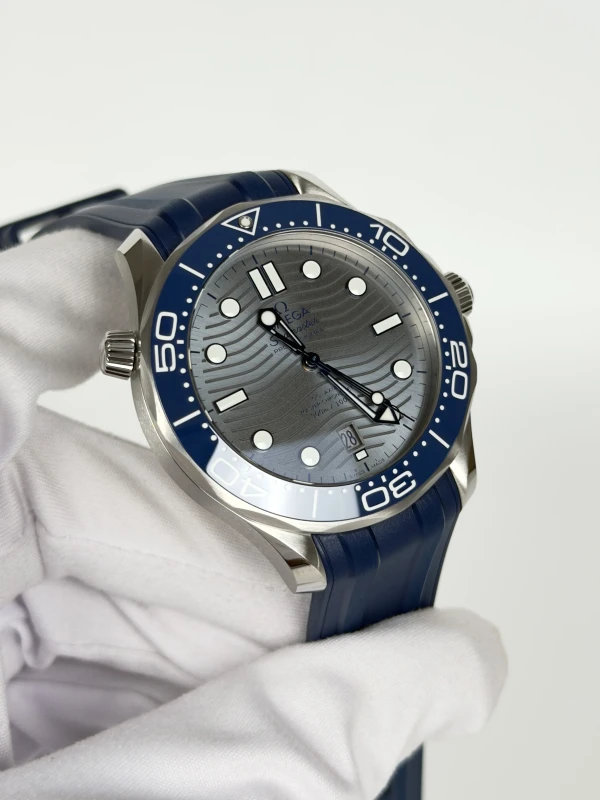Omega Diver 300M Omega Co‑Axial Master Chronometer 42 mm 210.32.42.20.06.001 3