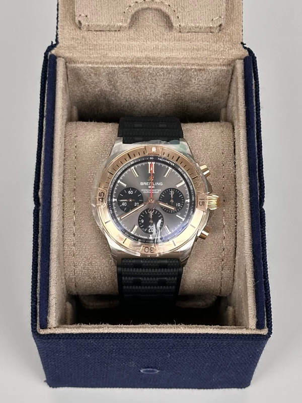 Breitling B01 42 UB0134101B1S1 5
