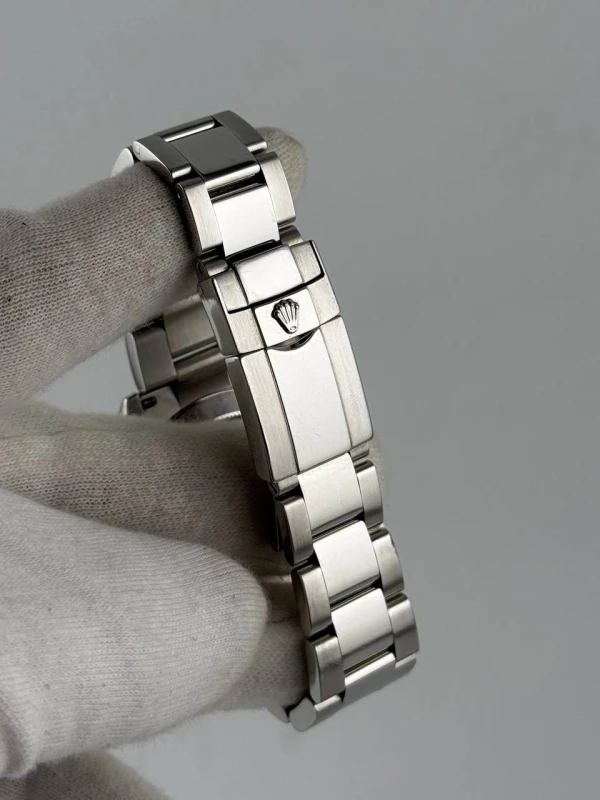 Rolex Cosmograph 40mm Steel 116520 8