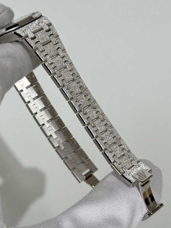 Audemars Piguet MINI FROSTED GOLD 67630BC.GG.1312BC.01-B 3