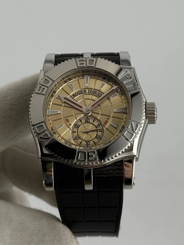Roger Dubuis SE40 2