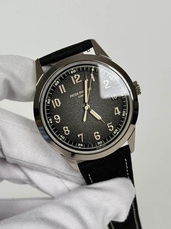 Patek Philippe Calatrava 5226G-001 3