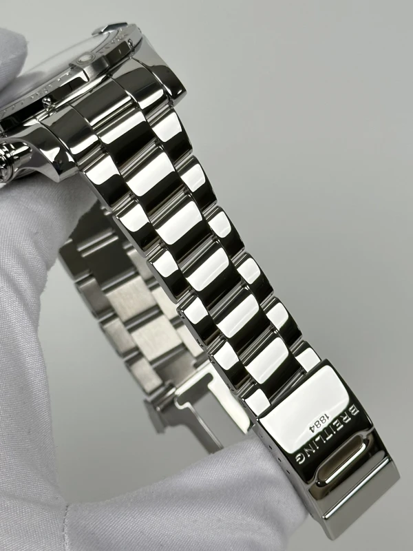 Breitling Super Avenger II A13371111B1A1 6
