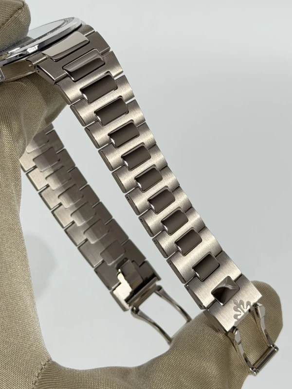 Patek Philippe 7010/1G-013 4