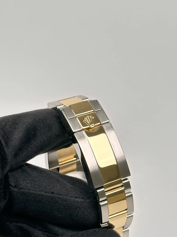 Rolex 40mm Steel and Yellow Gold  116523 blue 7